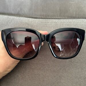 Elegant Black Sunglasses